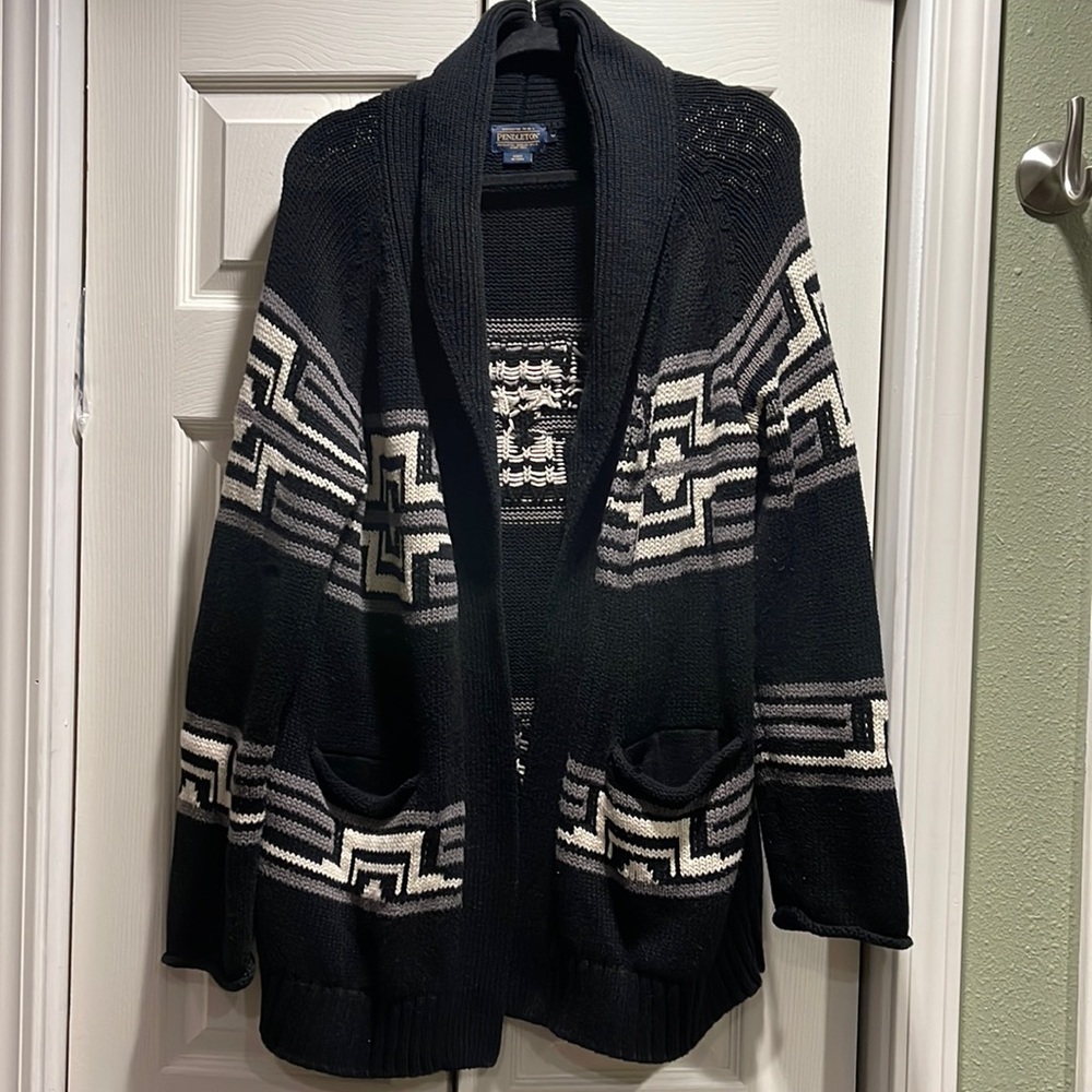 Pendleton Open front sweater size M, No flaws